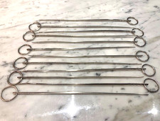 CHRISTOFLE, 12 HÂTELETS OU PIQUES À BROCHETTES VERS 1970. 