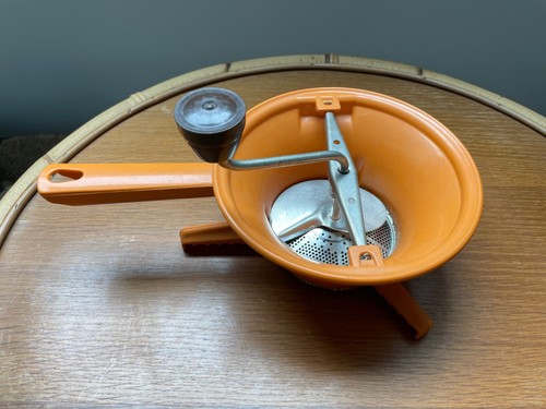 Moulin légumes vintage orange