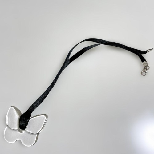 Collier pendentif papillon - , en