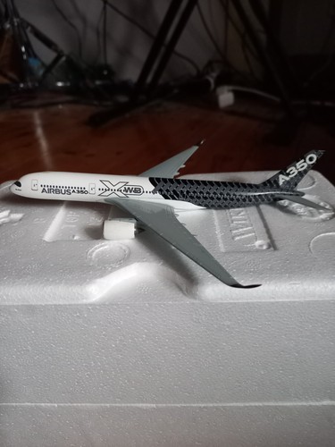 Airbus a350 900 carbon - airbus, livery