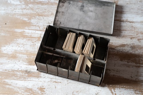 Boîte ancienne avec - , 22