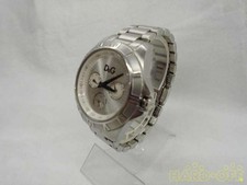 Montre analogique à quartz