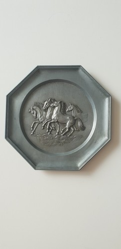 Assiette étain chevaux fin - assiette,