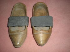 ANCIENNE PAIRE DE SABOTS EN BOIS POUR ENFANT SCULPTE COLLECTION VINTAGE