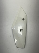 Cache latéral droit de garde