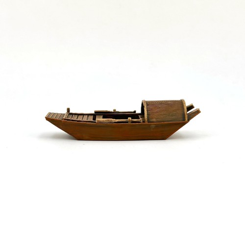 Bateau flottant miniature