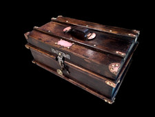 Rare malle de métier en bois