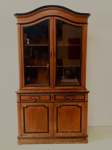 Buffet vitrine deux - en, corps