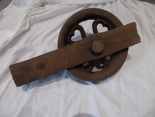 ancienne poulie décor cœur 18 cm avec étrier: de puits grenier déco loft chalet