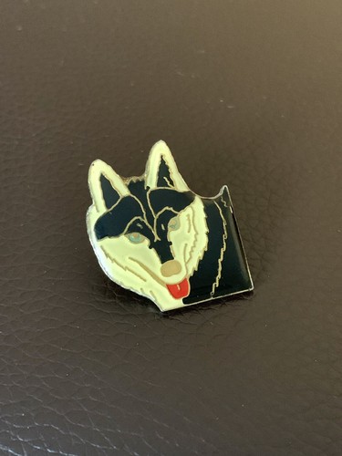 Pin chien loup - chien,