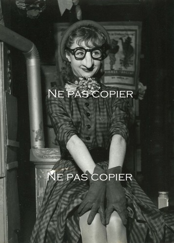 Femme 1950 déguisée - c.1950,