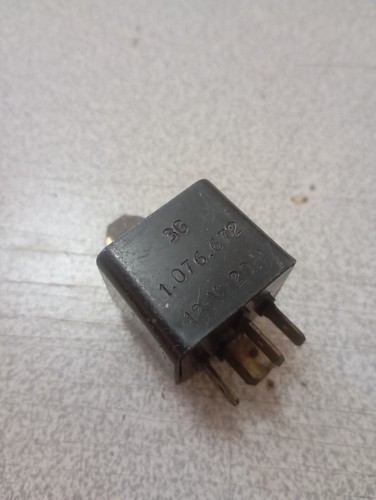 Relais relay 076 672 - relay, 1.076.672