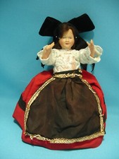 Poupée folklorique régionale