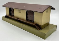 Entrepôt de gare en tôle