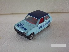JOUET ANCIEN VOITURE RENAULT 5 TS S.O.S MEDECINS CORGI 1/36 SANS BOITE