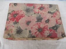 Ancienne boîte à couture ou rangement en carton et tissu