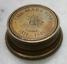 Ancienne boussole à cadran