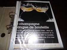 Classeur de 149 pages rectos versos de documents sur le vin ( journaux .. )