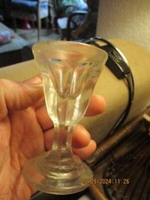 Ancien Massif petit Verre au Faible Contenant à Liqueur ou Digestif no Absinthe