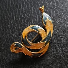 Broche serpent enlacé émaillé vert & beige plaqué or bijou thème animalier