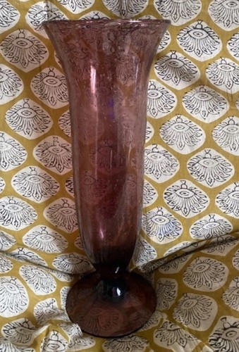 Grand vase sur pied - signe, biot