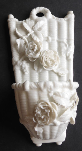 Ancien bénitier avec fleurs - ancien,
