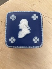 Ancienne boite bonbonnière en porcelaine de Wedgwood souvenir historique