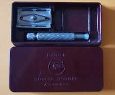 Rasoir Gibbs modèle normal à 2 coupés avec sa boîte de rangement 