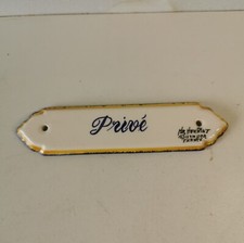 Plaque De Porte En Porcelaine " Privé" Quimper Signée Henriot