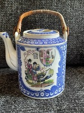 Théière en porcelaine