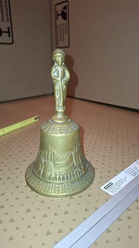 Ancienne clochette sculptée