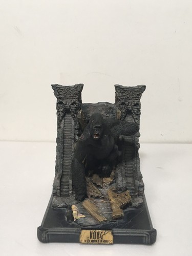 Weta king kong bursts thru - weta,