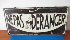 Plaque en tôle No émail        NE PAS DERANGER