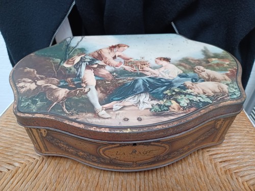 Boîte ancienne avec clé - boîte,
