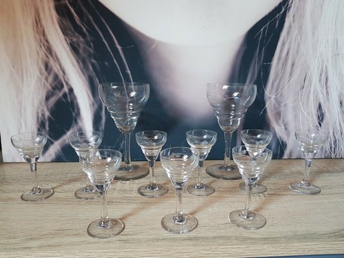 Anciens verres pied eau - anciens, vin