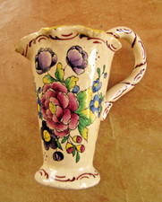 pichet broc cremier vase faïence signée décor fleurs cadeau vitrine marseille