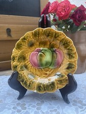 Ancienne Assiette à Dessert en Barbotine Estampillée Sarreguemines - Décor Fruit