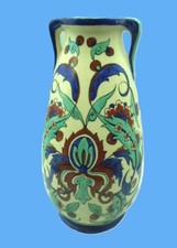 joli vase décor  IZNIK   .