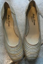 chaussures compensées dorées