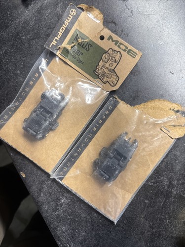 Mągpul flip back sight - up,