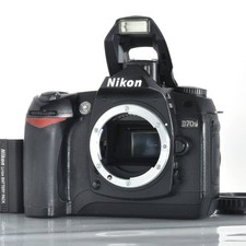 Appareil photo reflex numérique Nikon D70s, fonctionne très bien, batterie...