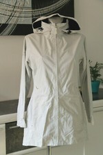 veste imperméable blanche