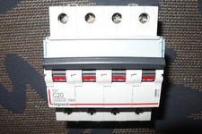 DISJONCTEUR TETRAPOLAIRE 20A