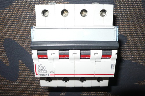 Disjoncteur tetrapolaire 20a - disjoncteur,