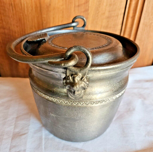 Ancien pot diner - , a