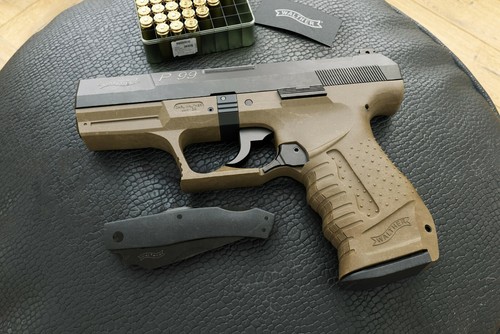 Plaque metal pistolet - plaque,