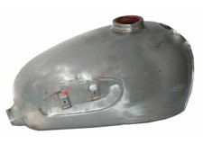 RÉSERVOIR D'ESSENCE EN ACIER