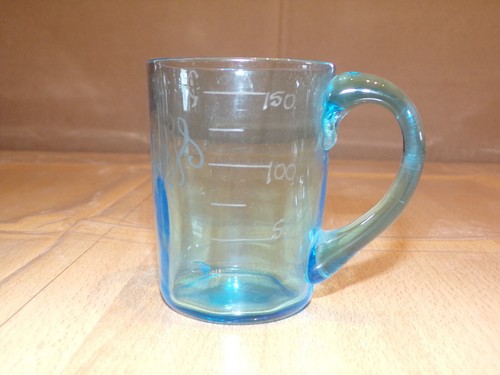 Ancien verre doseur - de, cure