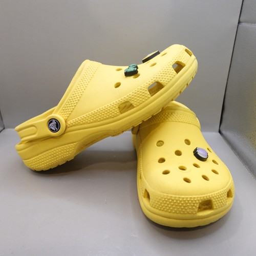 Crocs women size 7 - women’s,