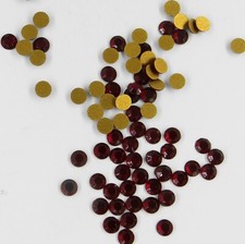 451400 *** 40 strass anciens fond plat 4,5mm couleur grenat, fond métallisé or